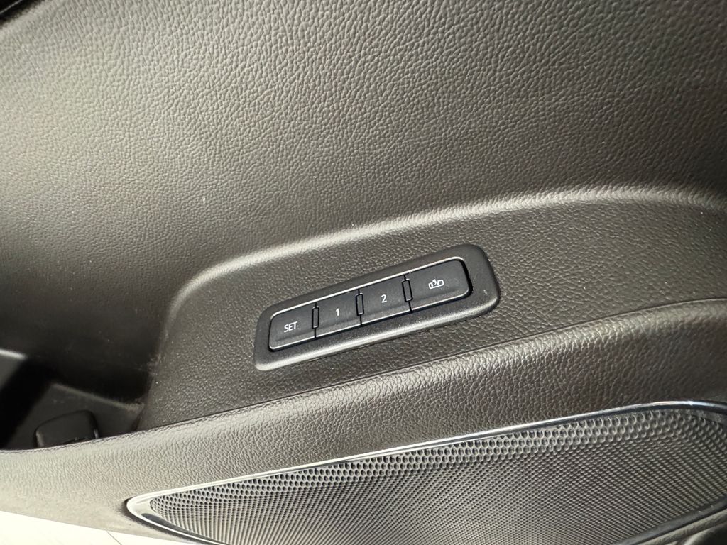 Vehicle image 29 of 43
