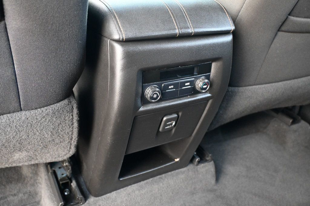 Vehicle image 16 of 20