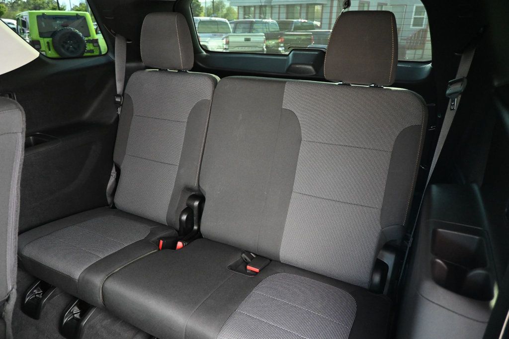 Vehicle image 17 of 20