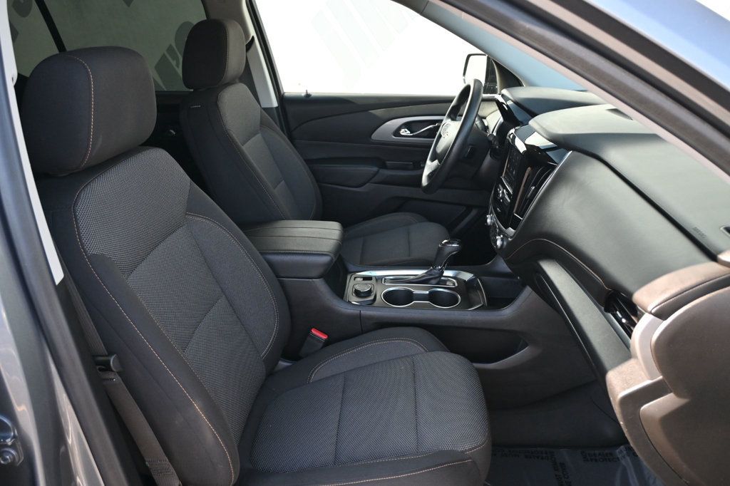 Vehicle image 18 of 20