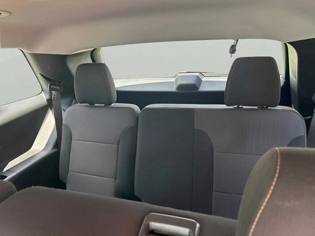 Vehicle image 8 of 21