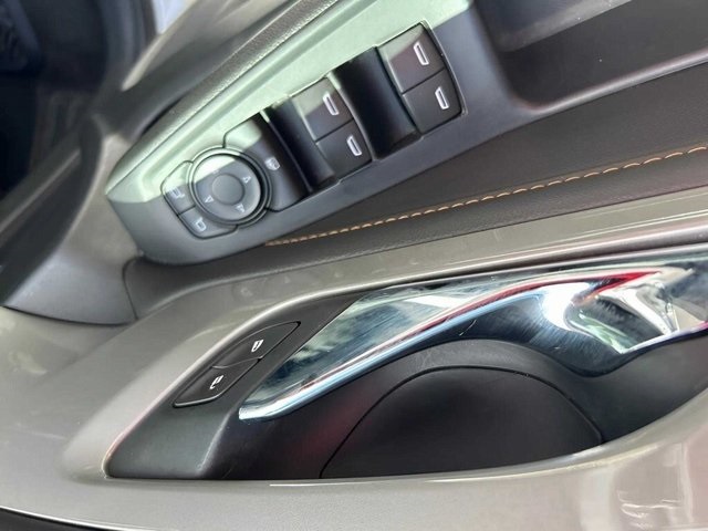 Vehicle image 15 of 21