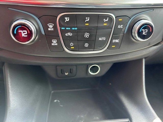 Vehicle image 14 of 21