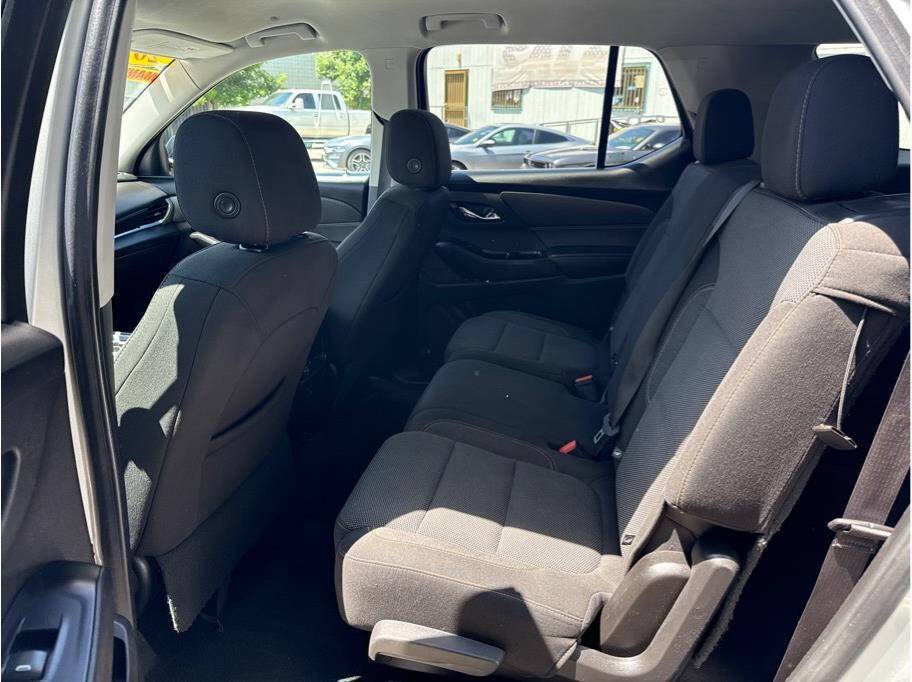 Vehicle image 16 of 21