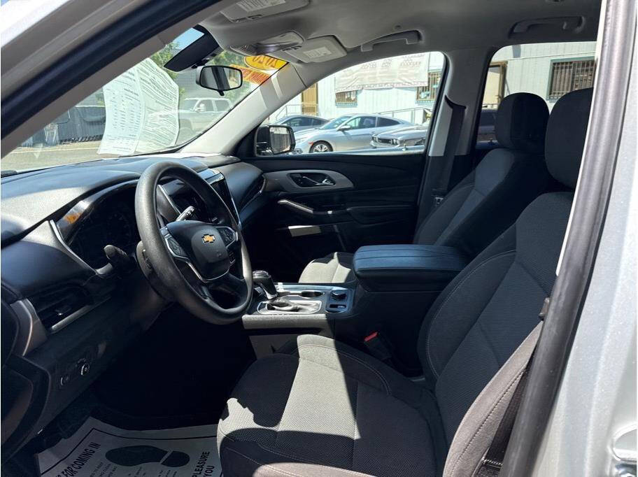 Vehicle image 15 of 21