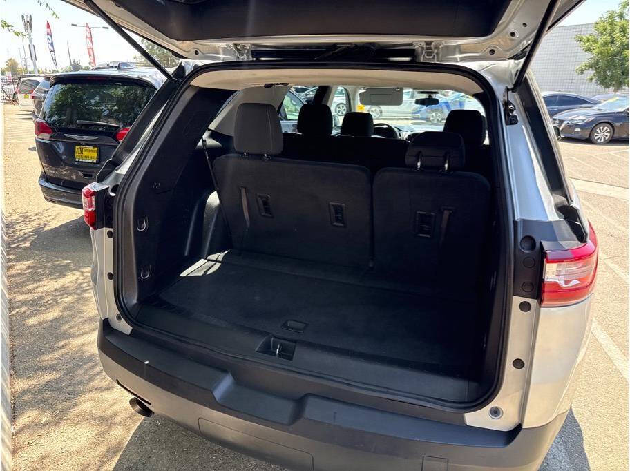 Vehicle image 9 of 21