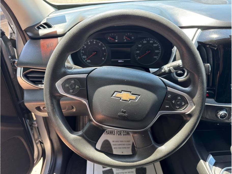 Vehicle image 11 of 21