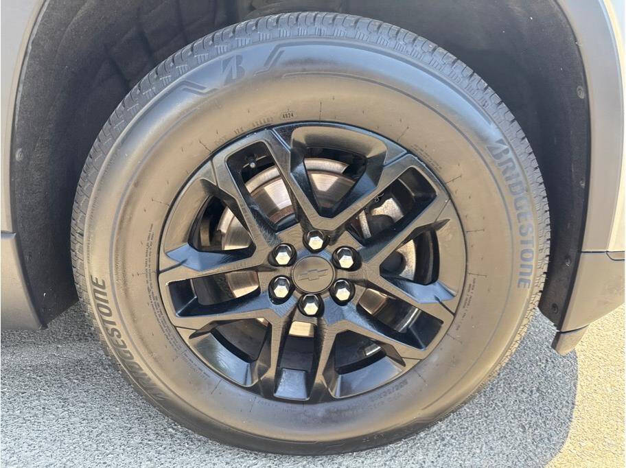 Vehicle image 7 of 21