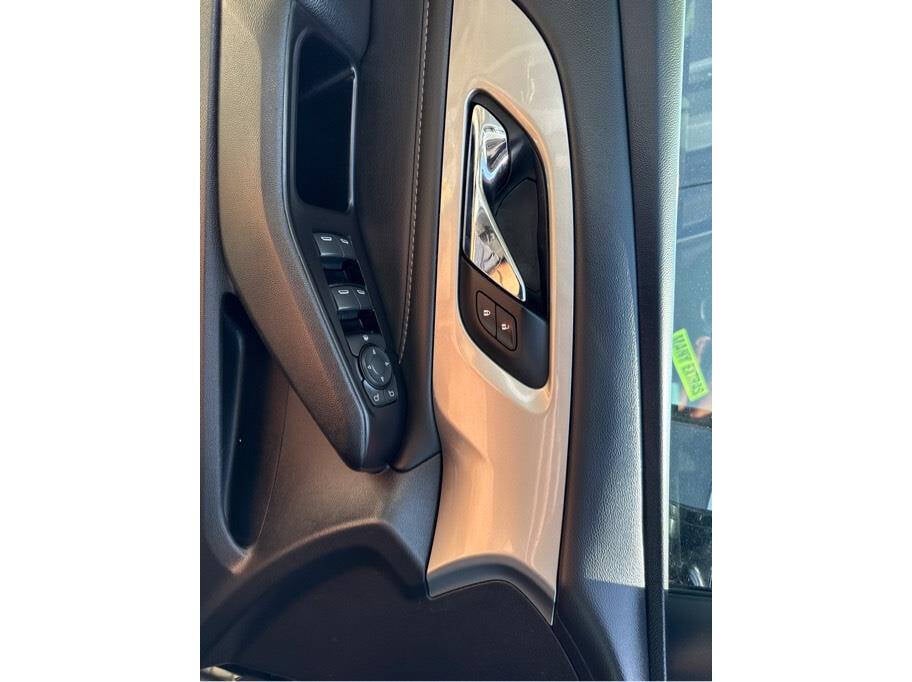 Vehicle image 10 of 21