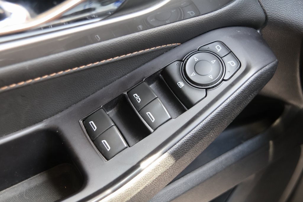 Vehicle image 25 of 27