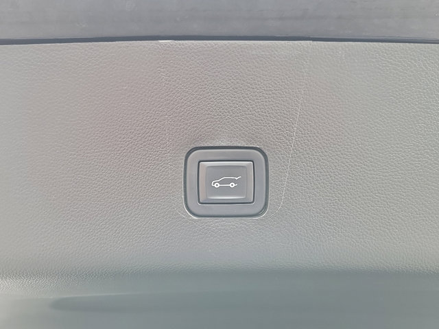 Vehicle image 25 of 28