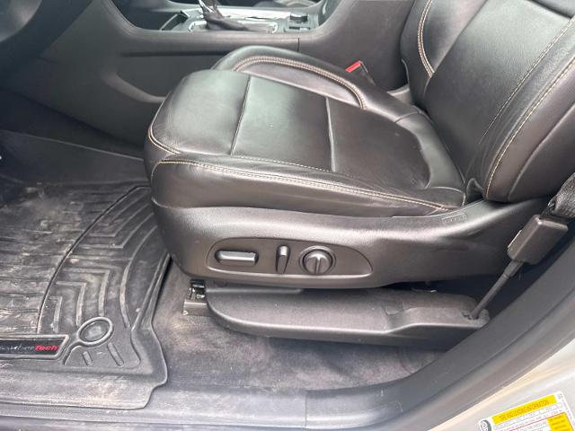 Vehicle image 17 of 27
