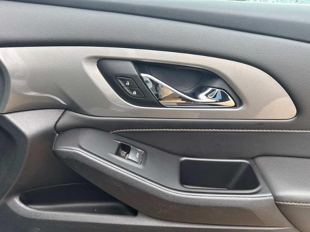 Vehicle image 14 of 27