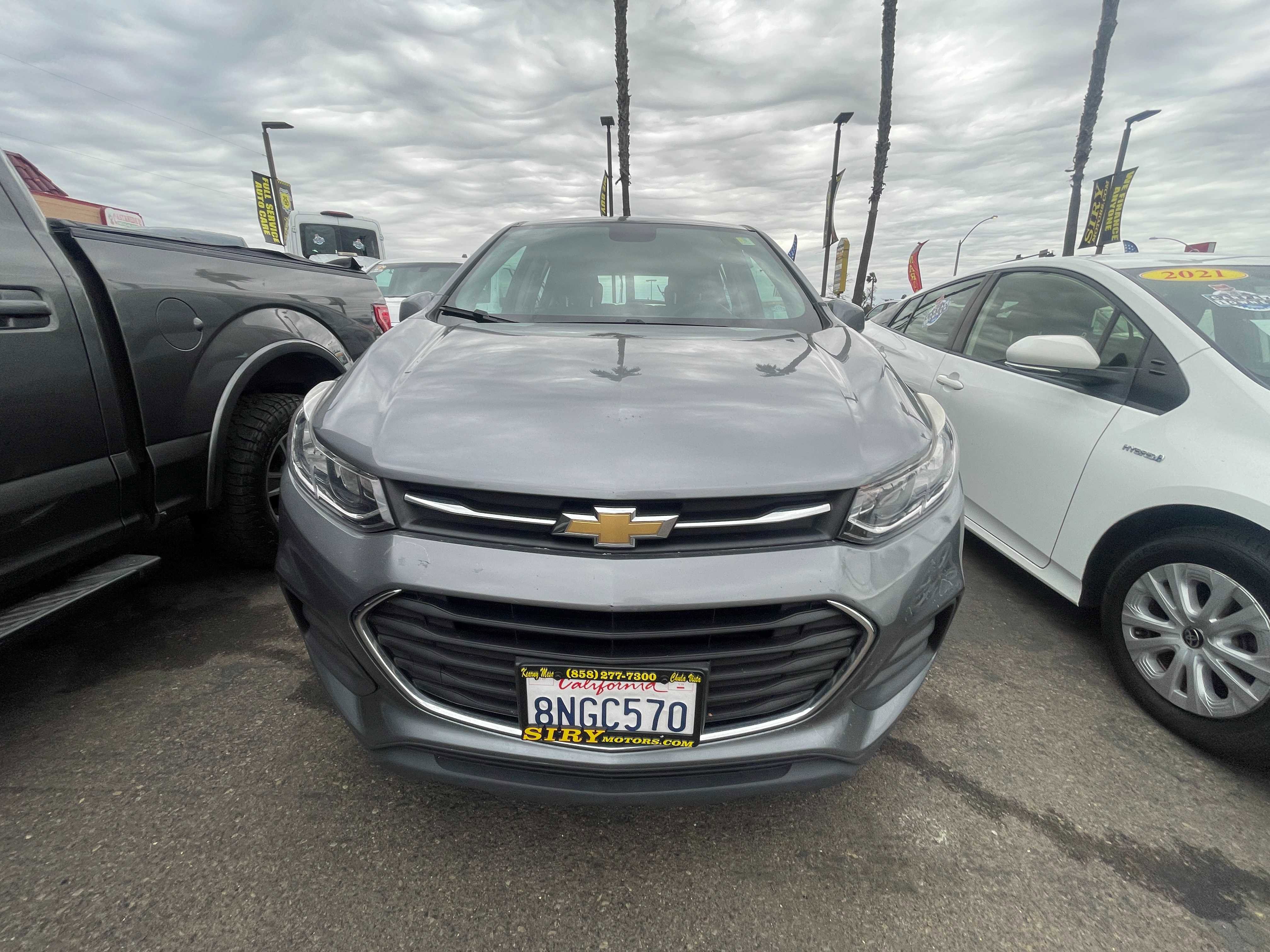 2020 Chevrolet Trax LS Image 2 of 4