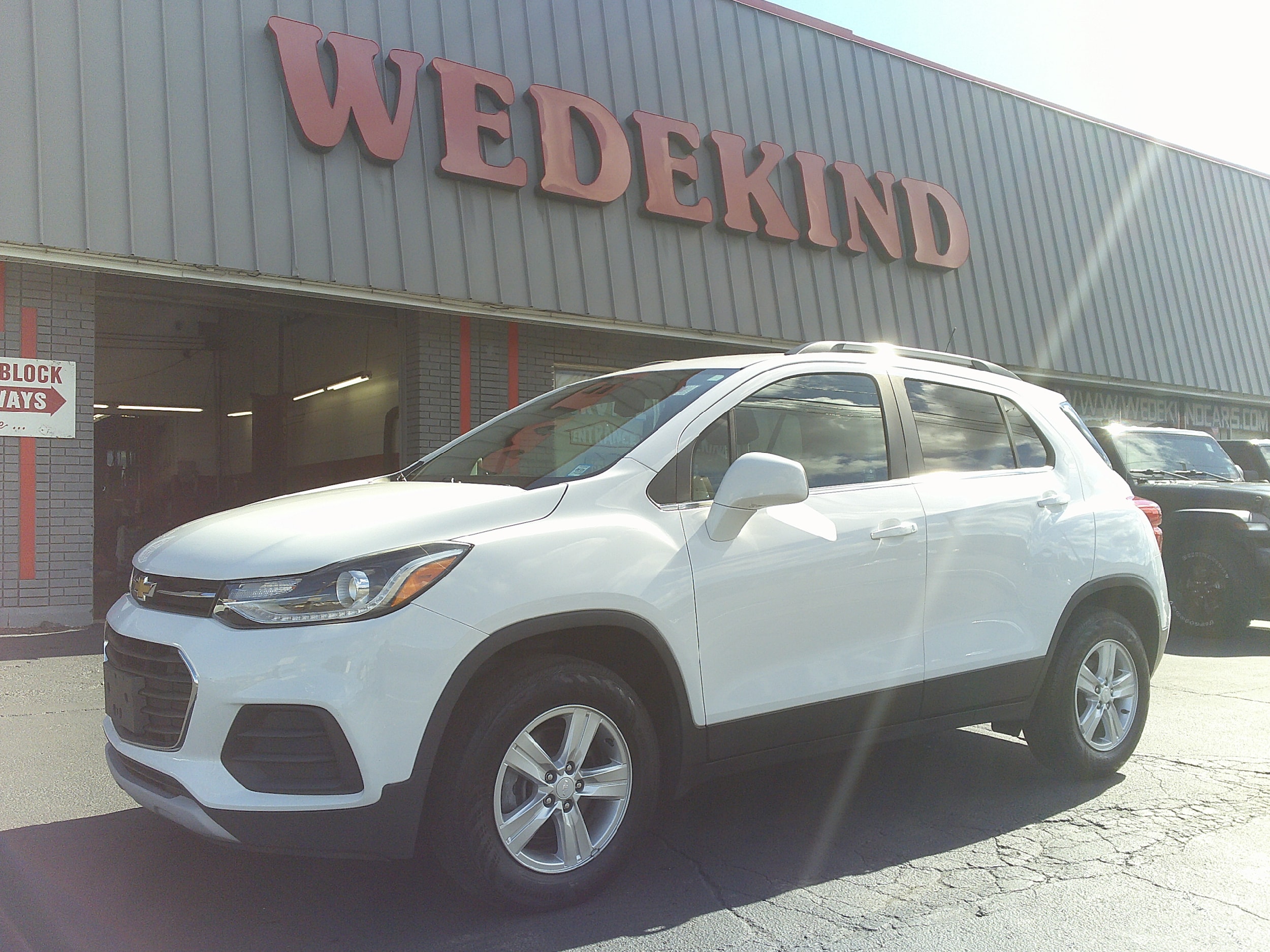 2020 Chevrolet Trax LT Image 2 of 23