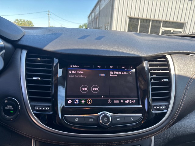 Vehicle image 20 of 22