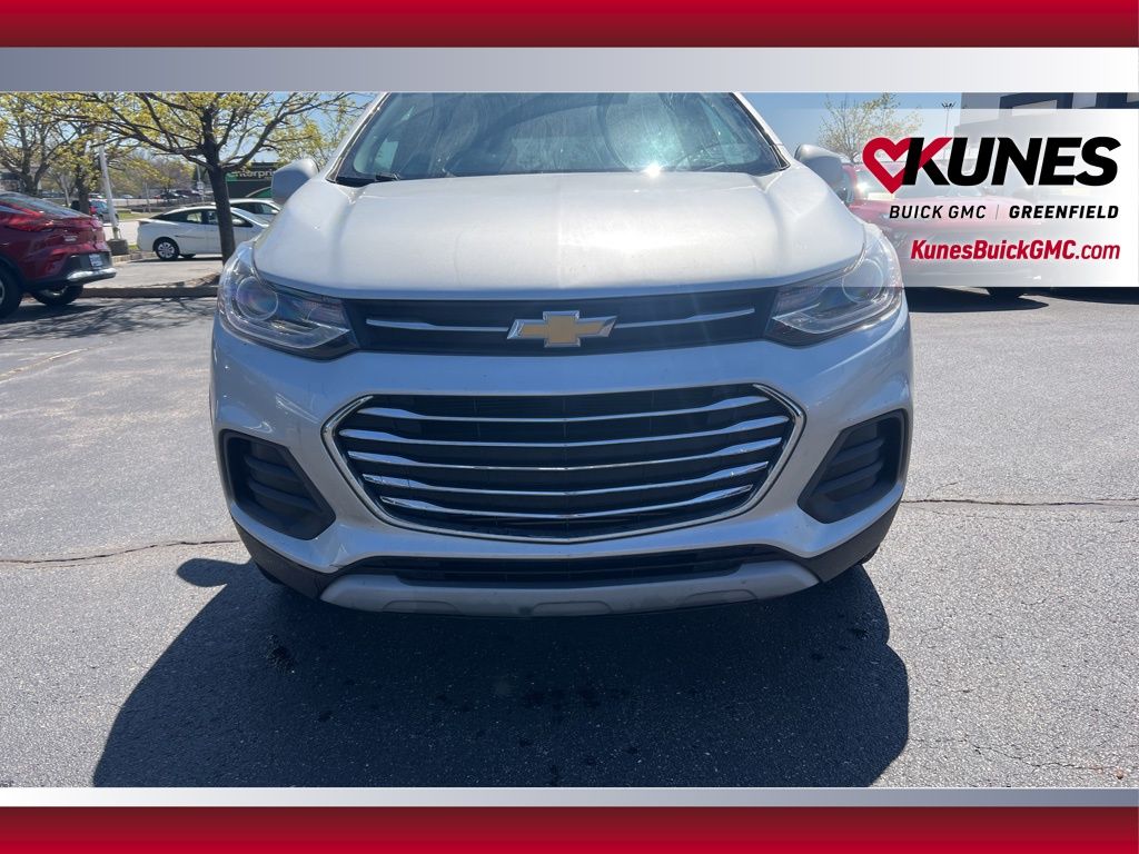 2020 Chevrolet Trax LT Image 3 of 34