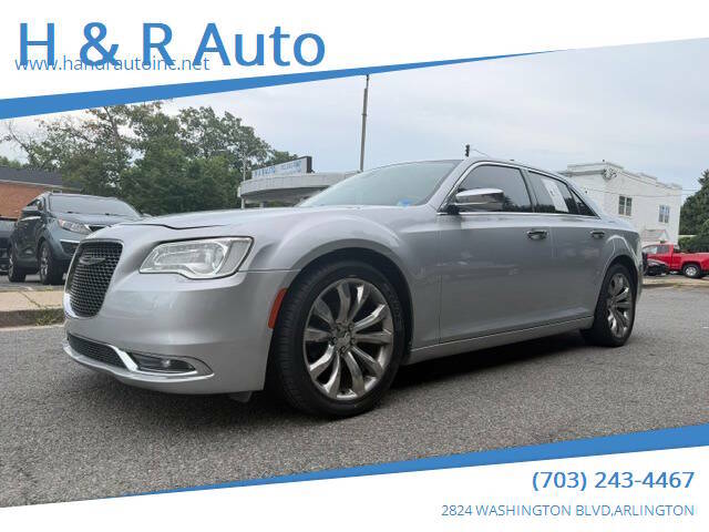 2020 Chrysler 300 Limited Image 2 of 15
