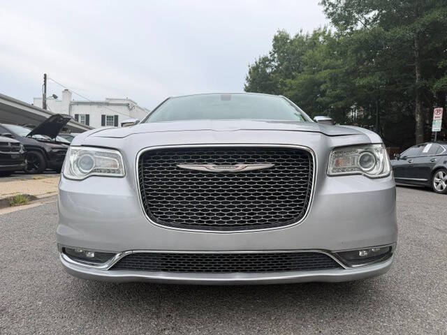 2020 Chrysler 300 Limited Image 3 of 15