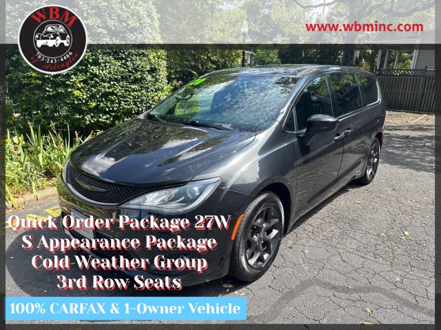 2020 Chrysler Pacifica Touring Image 1 of 34
