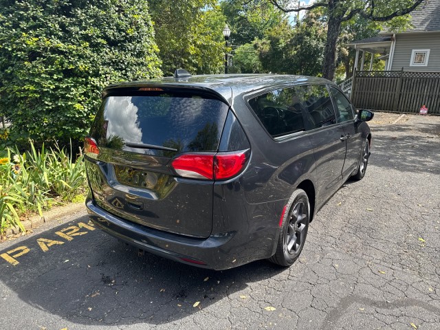 2020 Chrysler Pacifica Touring Image 2 of 34