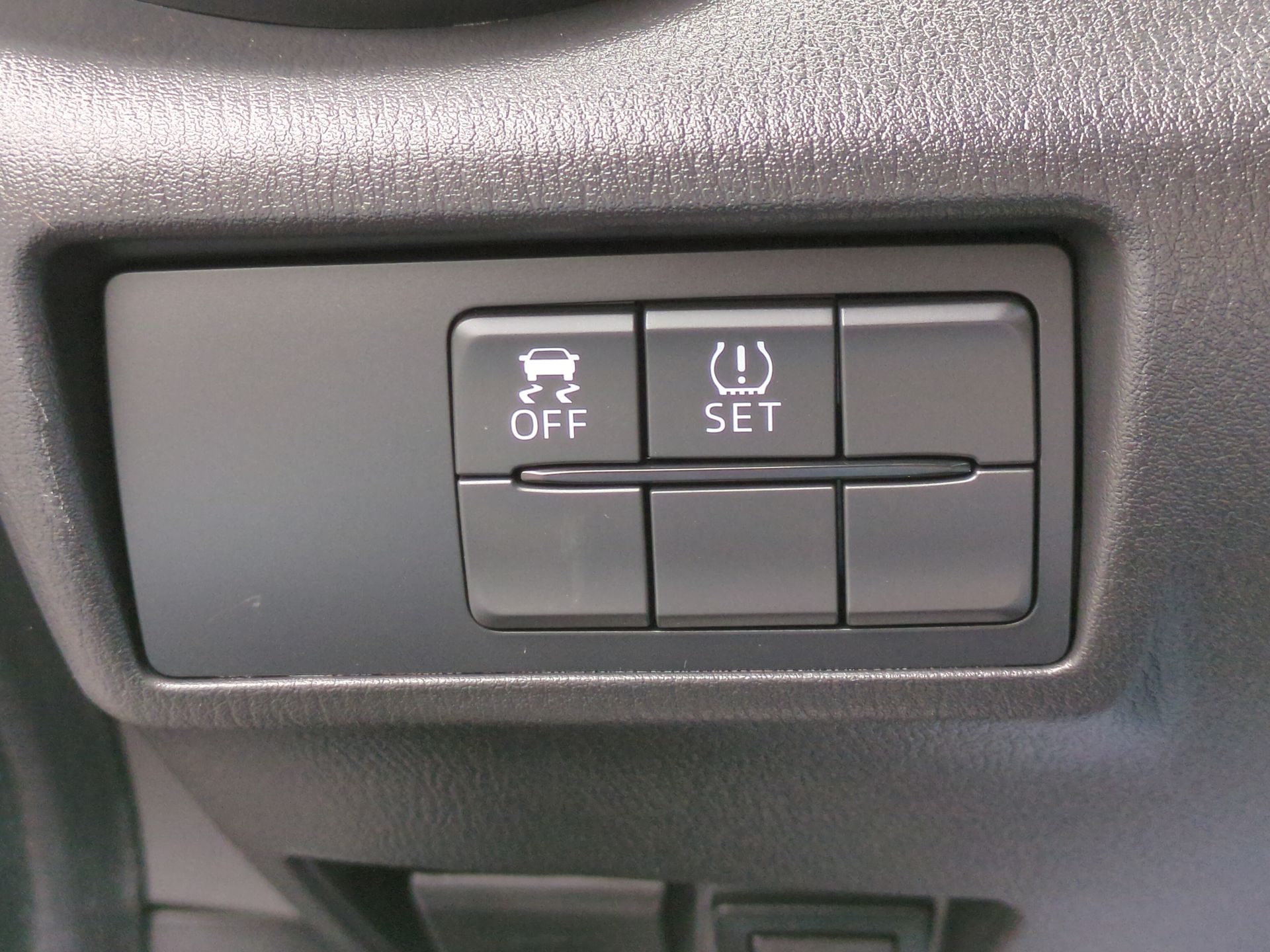 Vehicle image 26 of 30