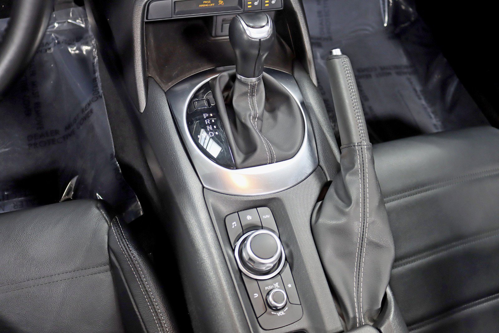 Vehicle image 23 of 33