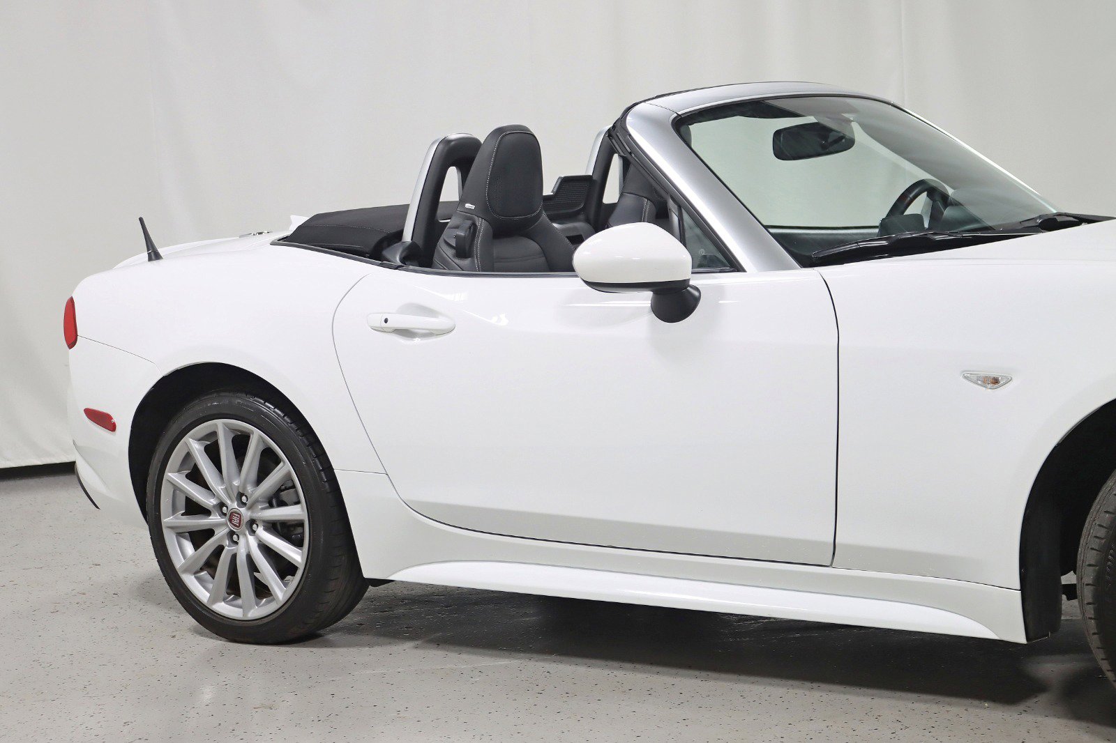 Vehicle image 10 of 33