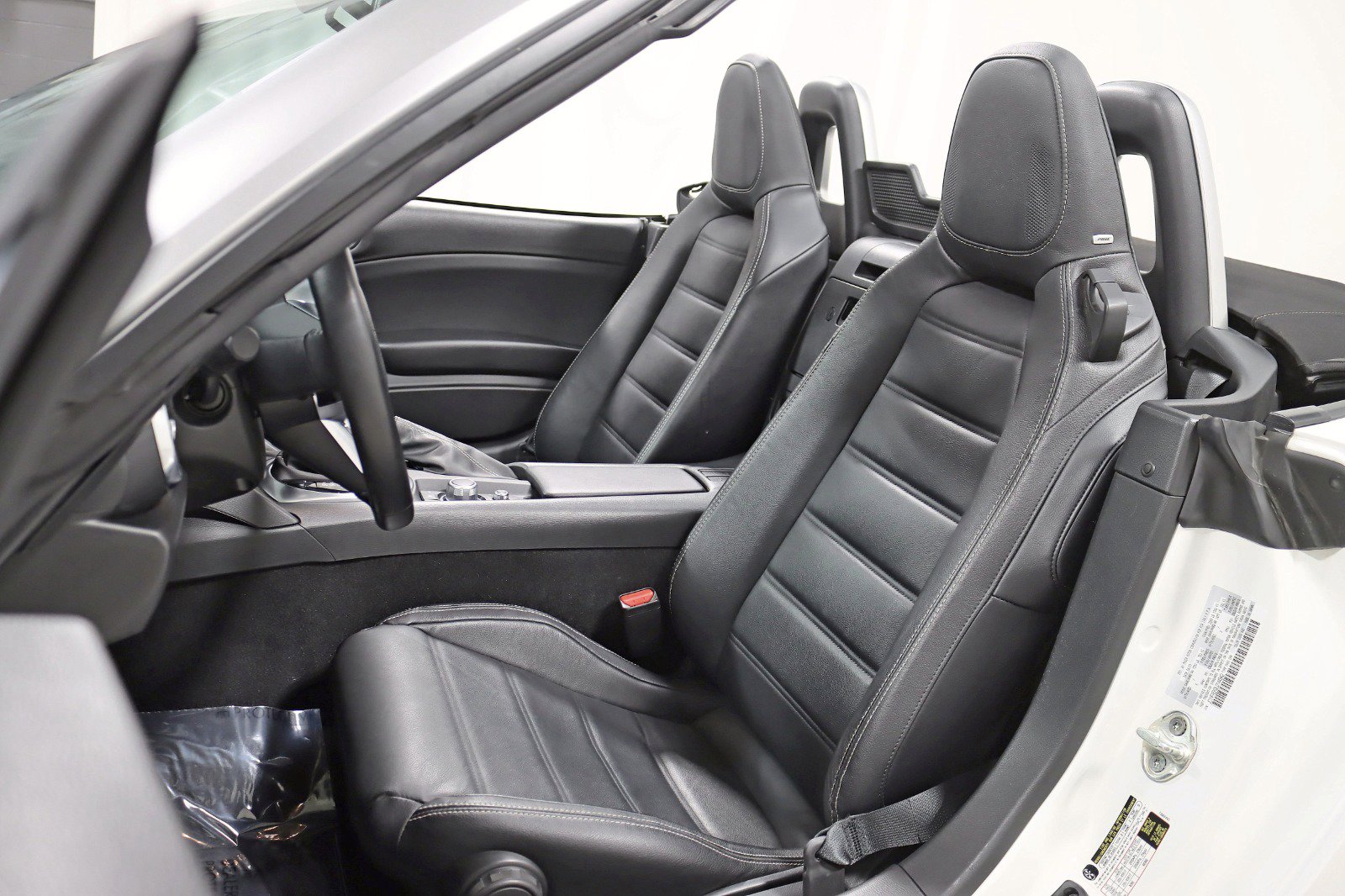 Vehicle image 24 of 33