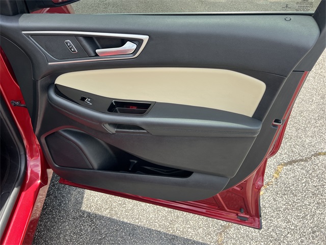 Vehicle image 25 of 34