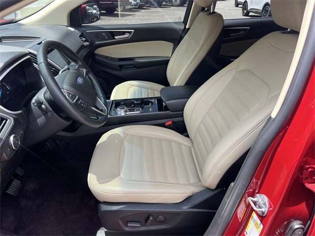 Vehicle image 17 of 34