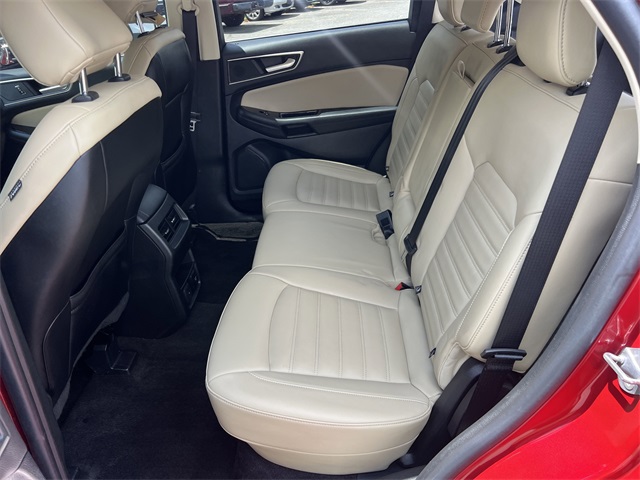 Vehicle image 15 of 34
