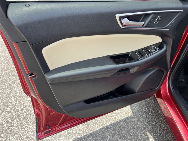 Vehicle image 26 of 34
