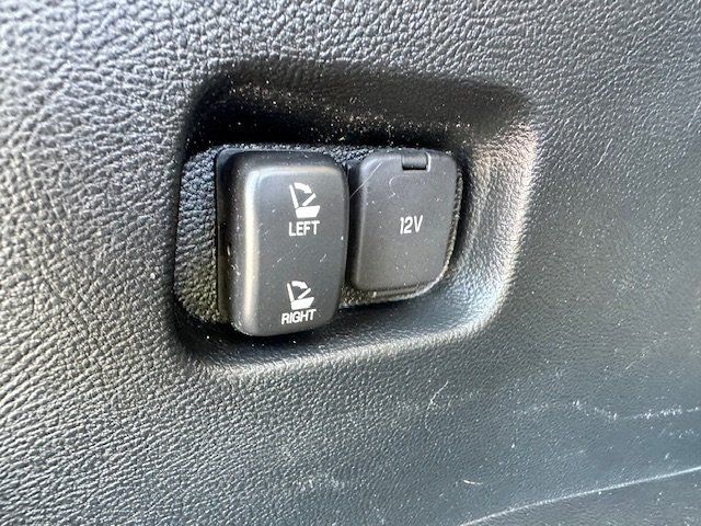 Vehicle image 27 of 42