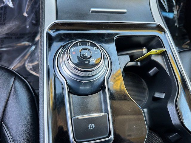 Vehicle image 22 of 42