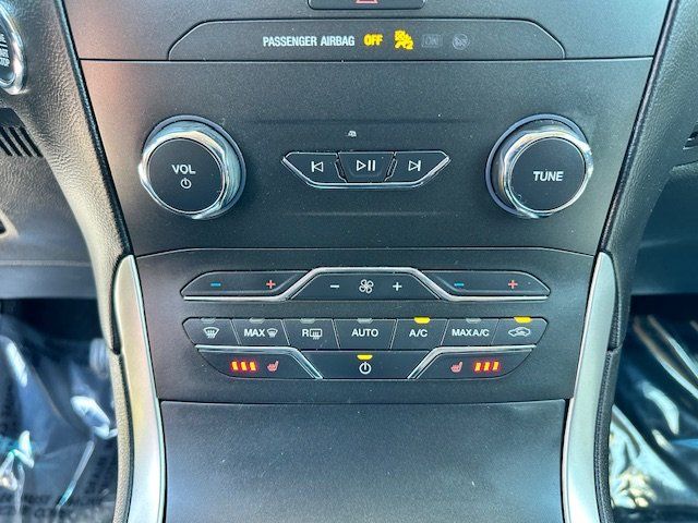 Vehicle image 21 of 42