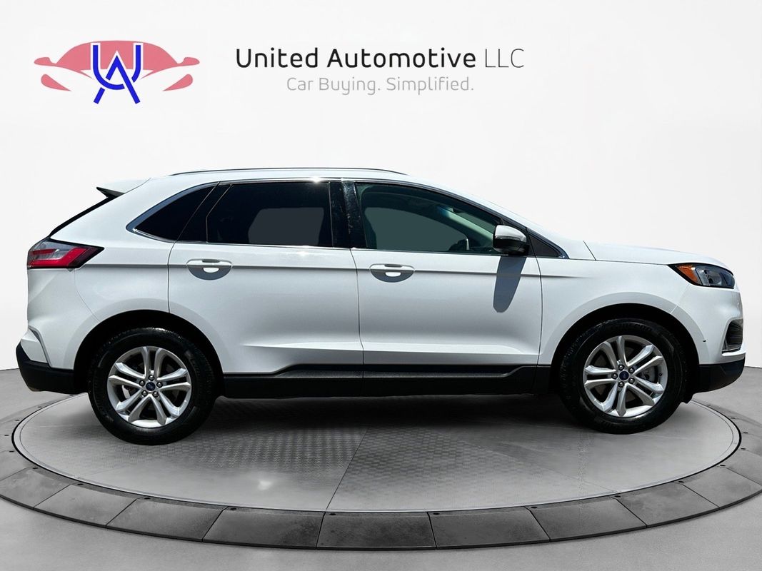 Vehicle image 4 of 42