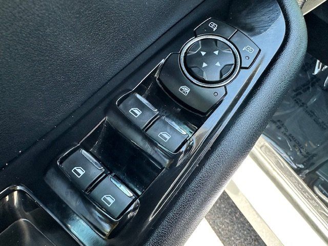 Vehicle image 25 of 42