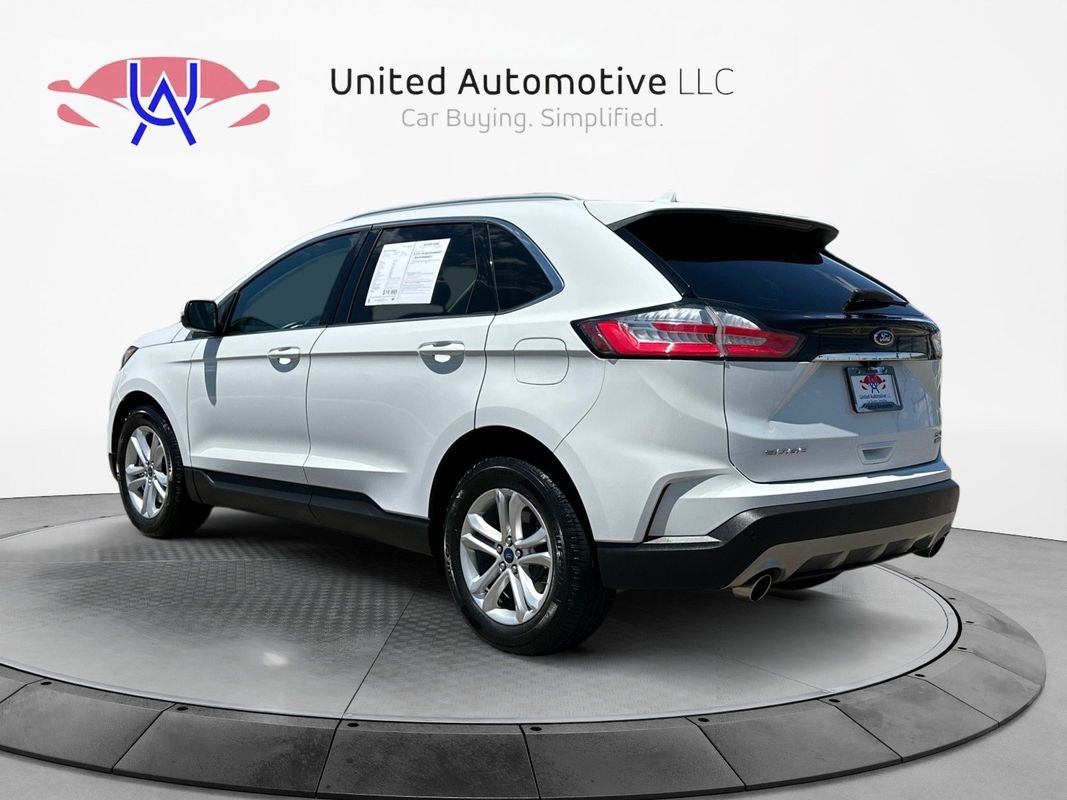 Vehicle image 7 of 42