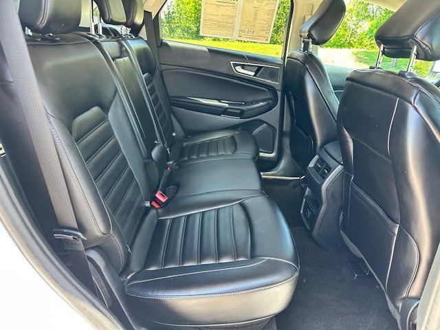 Vehicle image 13 of 42