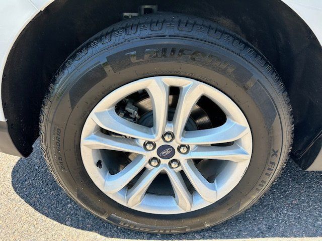 Vehicle image 31 of 42