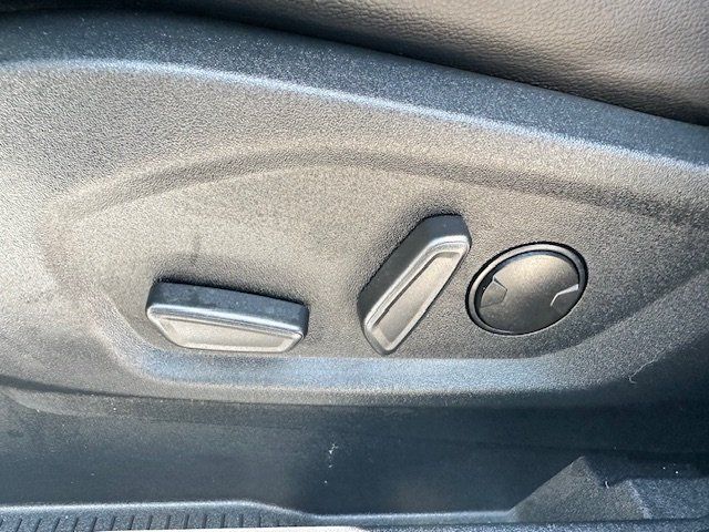 Vehicle image 26 of 42