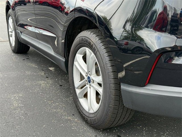 Vehicle image 9 of 33