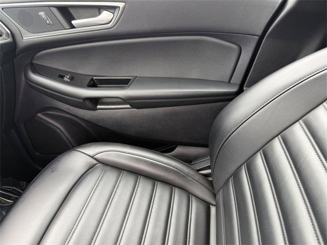 Vehicle image 15 of 33