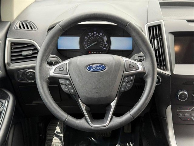 Vehicle image 31 of 33
