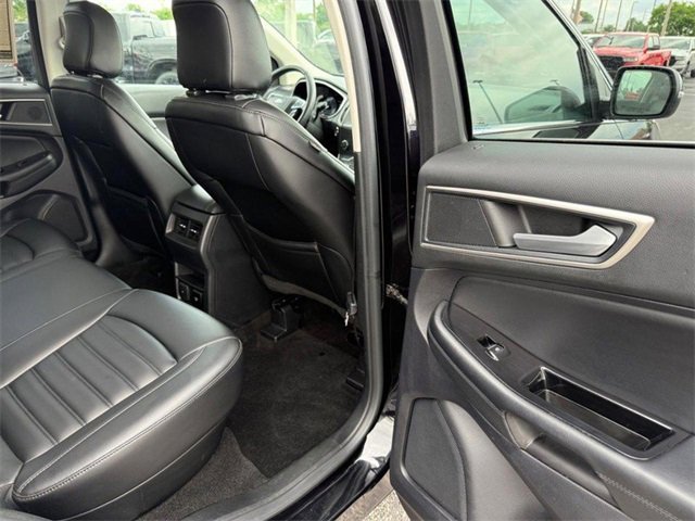 Vehicle image 13 of 33