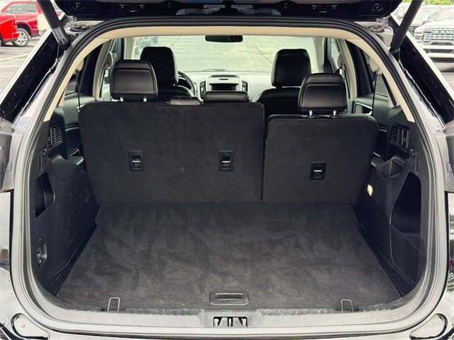 Vehicle image 10 of 33