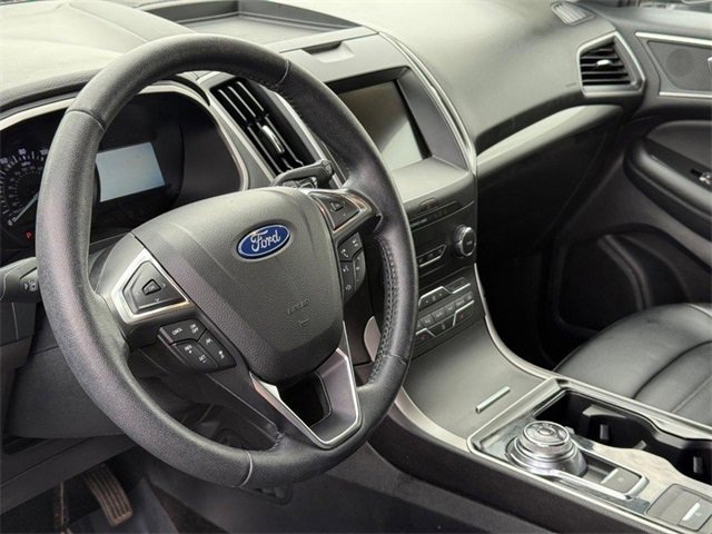 Vehicle image 19 of 33