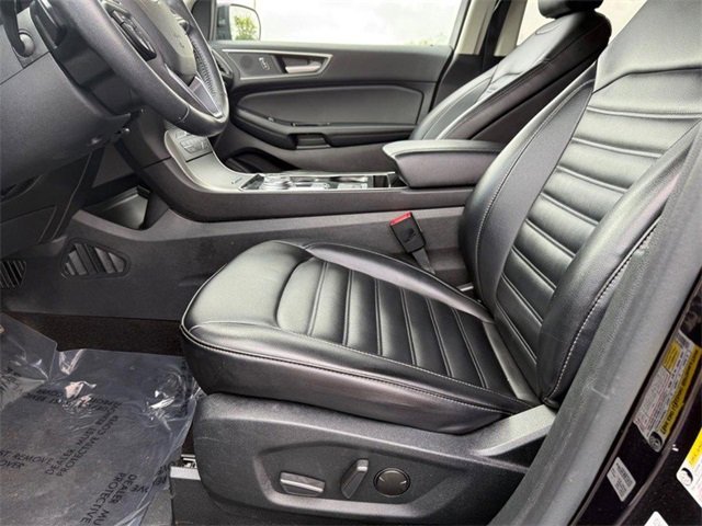 Vehicle image 16 of 33