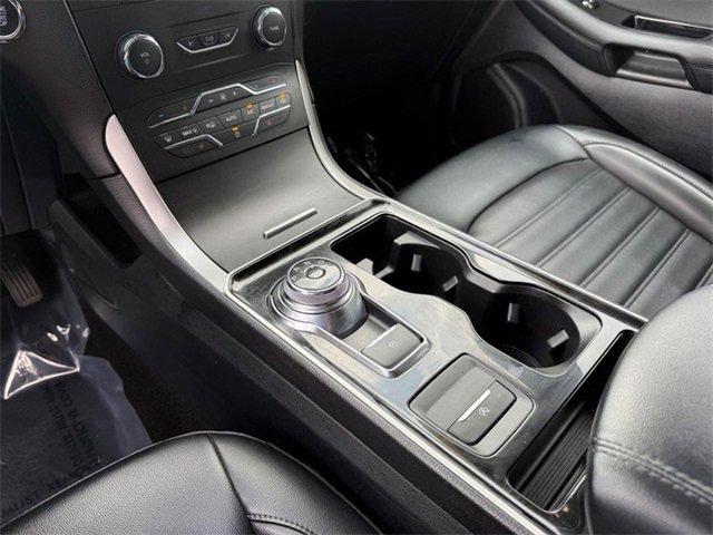 Vehicle image 26 of 33